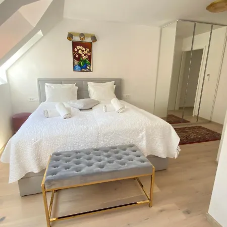 Ab - The Princess Castle Triplex Lublaň