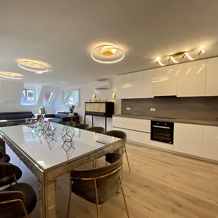 Ab - The Princess Castle Triplex * リュブリャナ