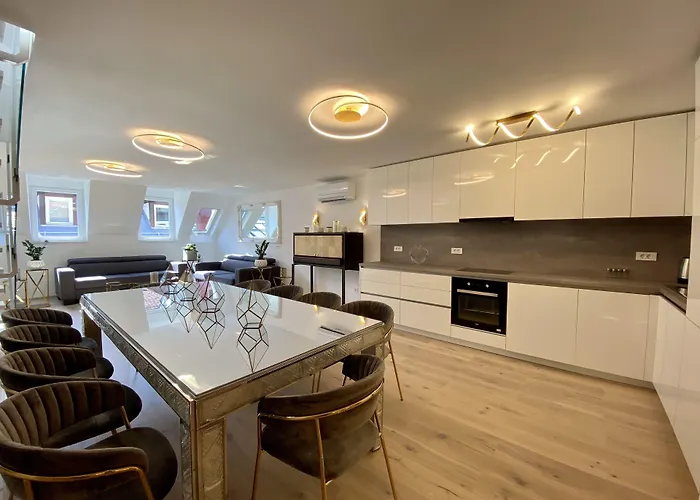 Ab - The Princess Castle Triplex * リュブリャナ