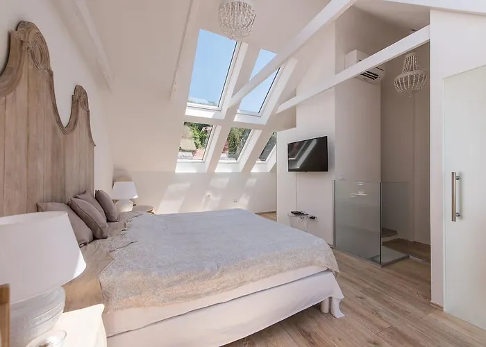 Apartma Ab - The Princess Castle Triplex *