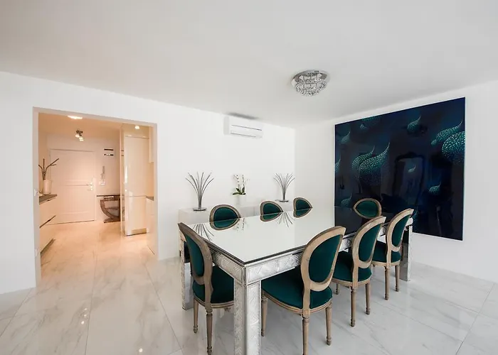 Ab - The Princess Castle Triplex *